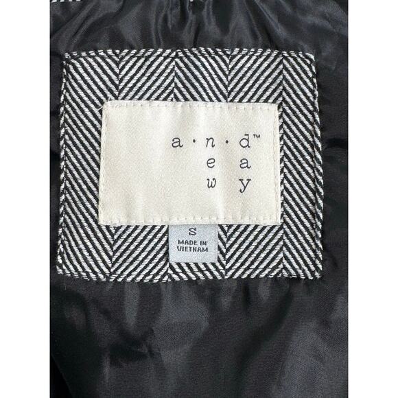 A New Day Women's Black and White Herringbone Puffer Vest Quilted Size XS - Picture 6 of 10